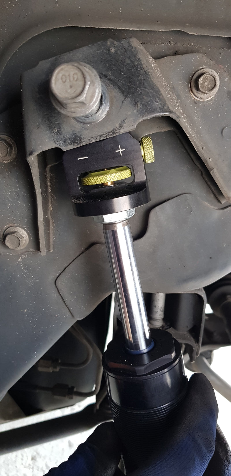 Motion Control Suspension Dampers - Ford Falcon FG Shocks